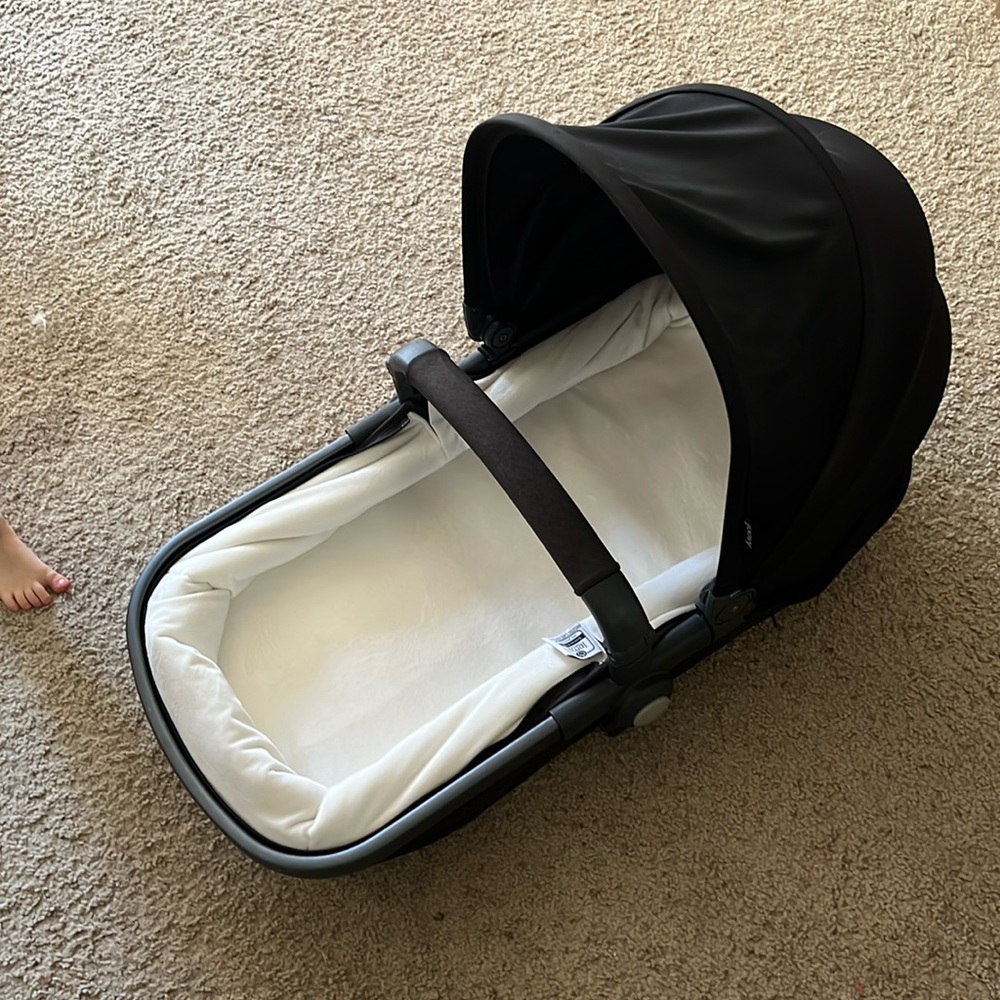 Joovy qool stroller bassinet